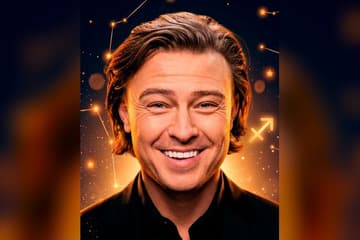 Ночное небо с зодиакальным кругом и символом Стрельца — иллюстрация к разбору натальной карты Прохора Шаляпина